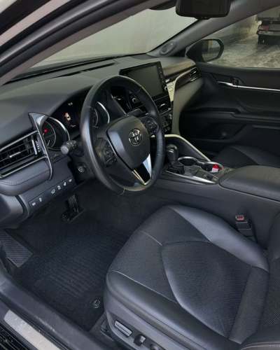 Steering wheel and center console